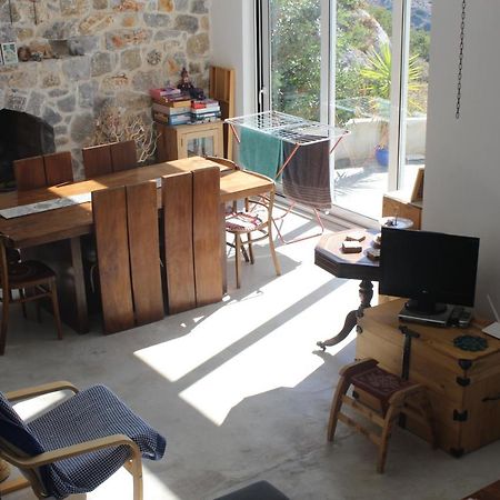 The Village House Kerames ภายนอก รูปภาพ